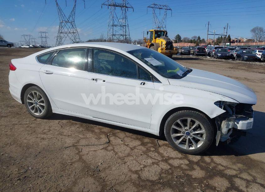 2017 Ford Fusion SE (VIN 3FA6P0H70HR145063) main photo