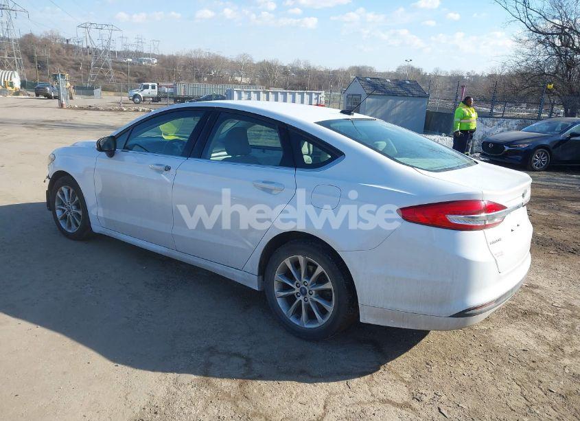 Photo 3 of 2017 Ford Fusion SE (VIN 3FA6P0H70HR145063)