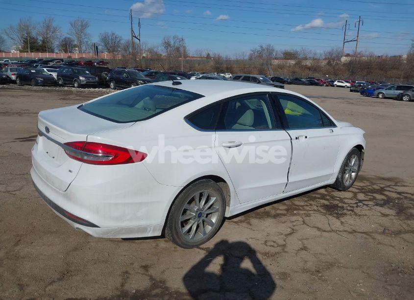 Photo 4 of 2017 Ford Fusion SE (VIN 3FA6P0H70HR145063)
