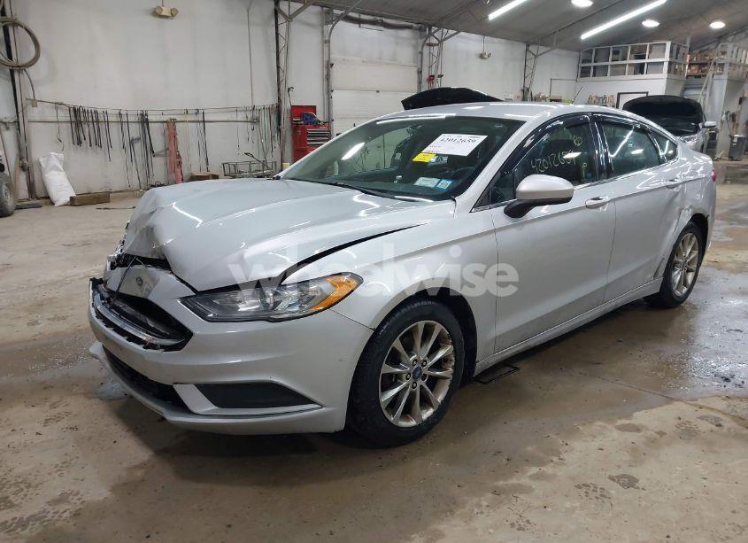 Photo 2 of 2017 Ford Fusion SE (VIN 3FA6P0H70HR150568)