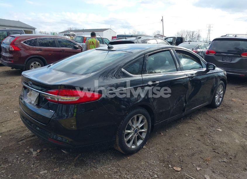 Photo 4 of 2017 Ford Fusion SE (VIN 3FA6P0H70HR151235)