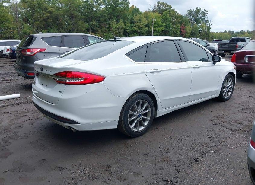 Photo 4 of 2017 Ford Fusion SE (VIN 3FA6P0H70HR158850)