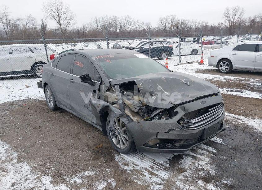 2017 Ford Fusion SE (VIN 3FA6P0H70HR171534) main photo