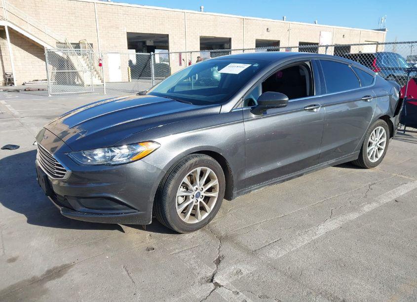 Photo 2 of 2017 Ford Fusion SE (VIN 3FA6P0H70HR201597)