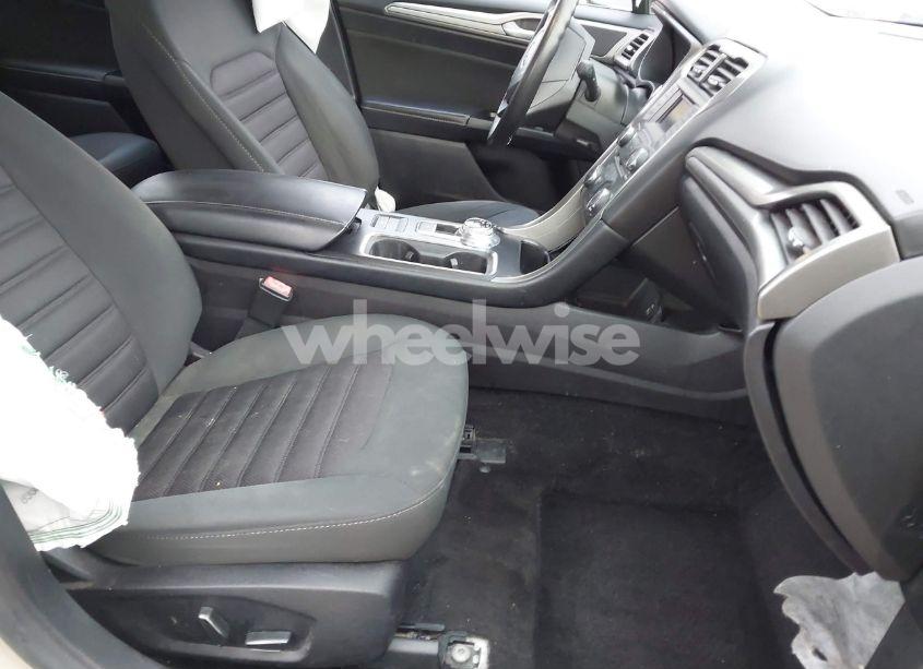 Photo 5 of 2017 Ford Fusion SE (VIN 3FA6P0H70HR213300)