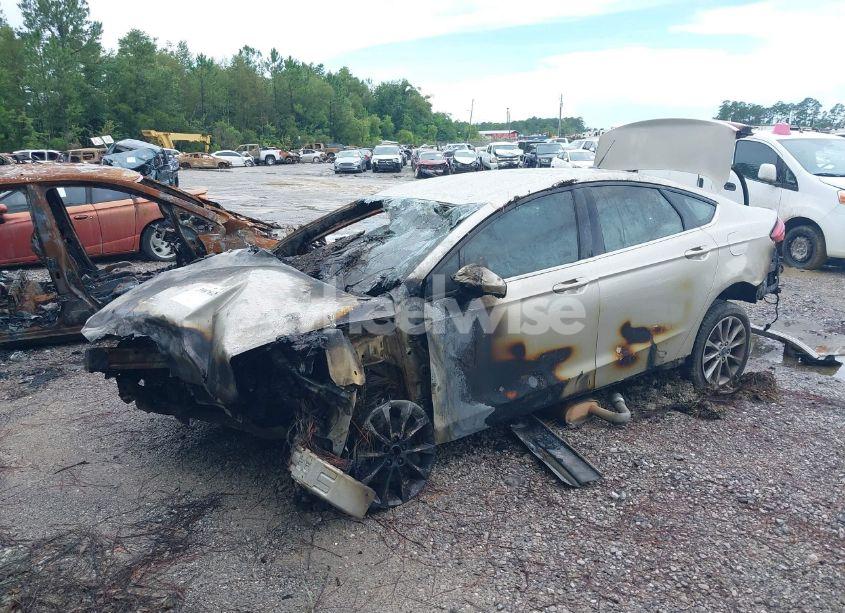 Photo 2 of 2017 Ford Fusion SE (VIN 3FA6P0H70HR220652)