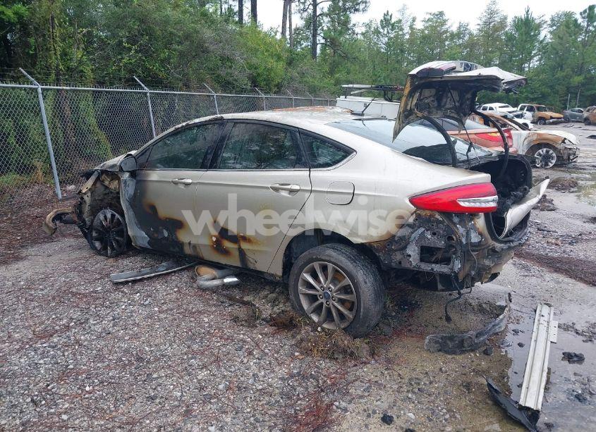 Photo 3 of 2017 Ford Fusion SE (VIN 3FA6P0H70HR220652)