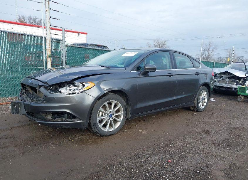 Photo 2 of 2017 Ford Fusion SE (VIN 3FA6P0H70HR348115)