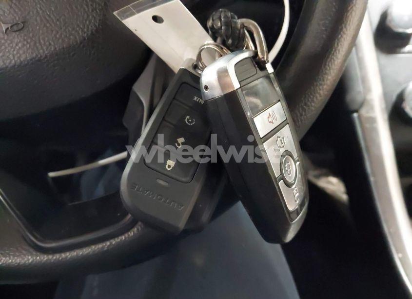 Photo 11 of 2017 Ford Fusion SE (VIN 3FA6P0H70HR383107)