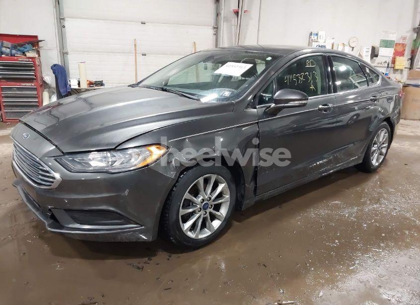 Photo 2 of 2017 Ford Fusion SE (VIN 3FA6P0H70HR383107)