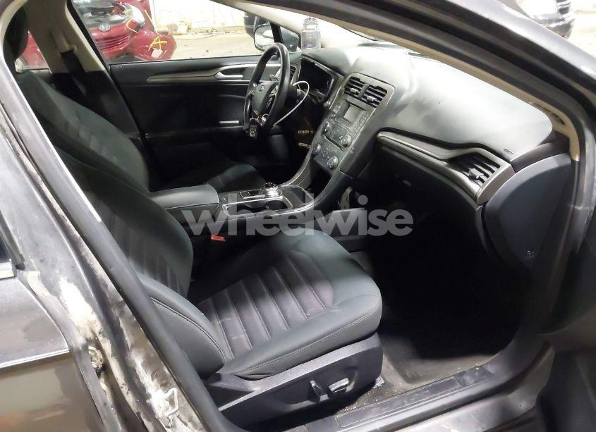 Photo 5 of 2017 Ford Fusion SE (VIN 3FA6P0H70HR383107)