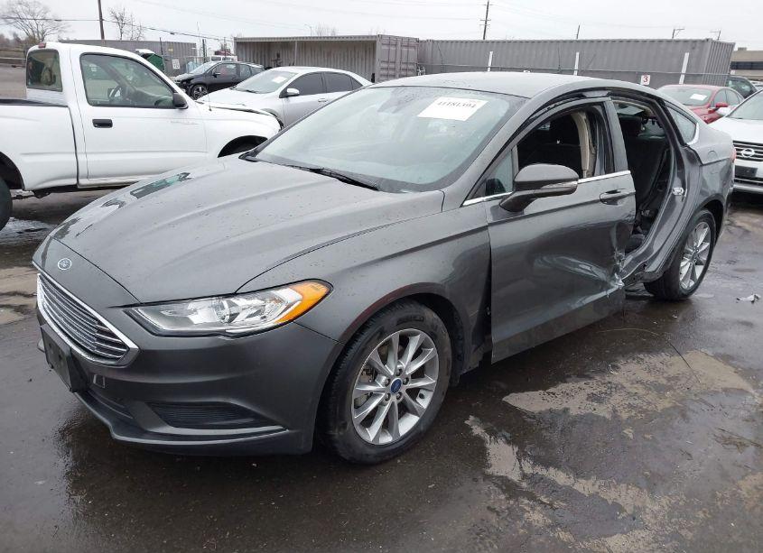 Photo 2 of 2017 Ford Fusion SE (VIN 3FA6P0H70HR383270)