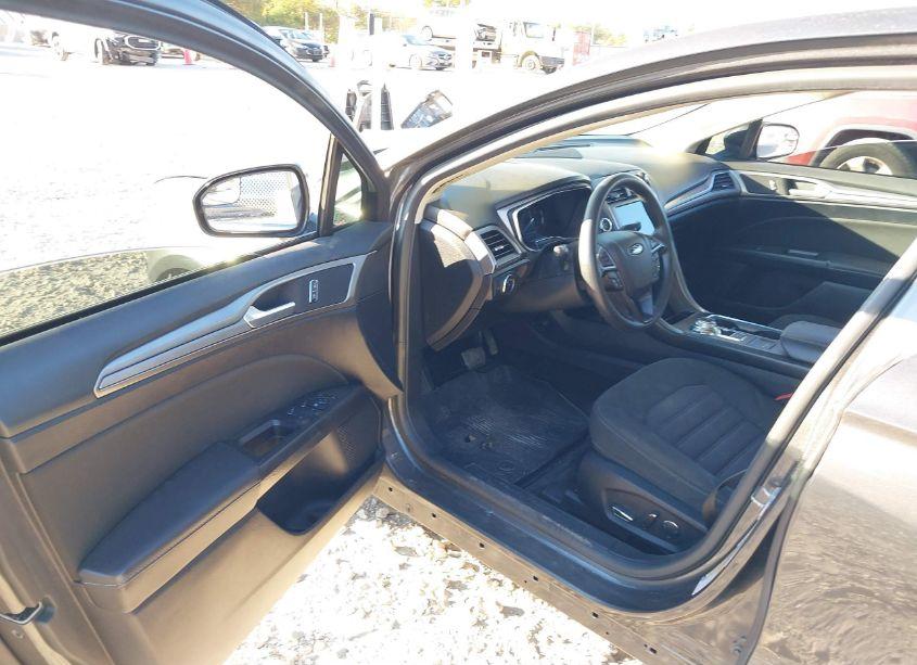 Photo 5 of 2017 Ford Fusion SE (VIN 3FA6P0H70HR394141)