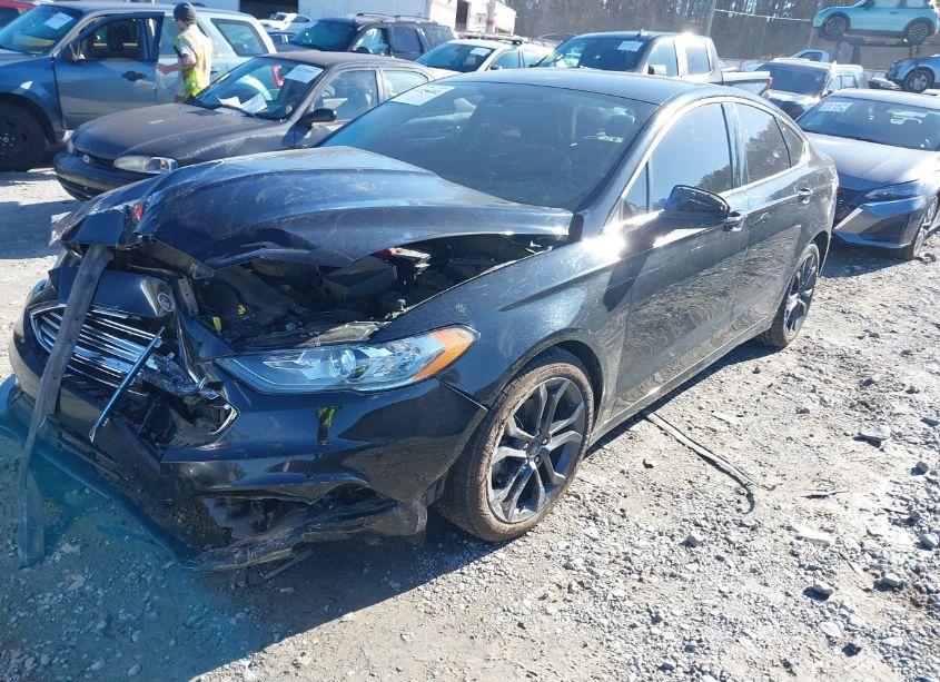Photo 2 of 2018 Ford Fusion SE (VIN 3FA6P0H70JR113381)