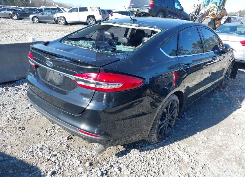Photo 4 of 2018 Ford Fusion SE (VIN 3FA6P0H70JR113381)