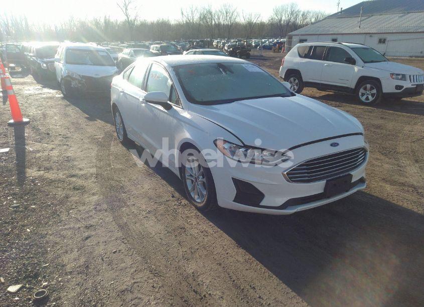 2019 Ford Fusion SE (VIN 3FA6P0H70KR154708) main photo