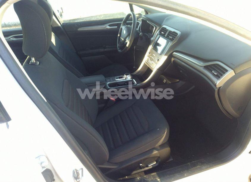 Photo 5 of 2019 Ford Fusion SE (VIN 3FA6P0H70KR154708)