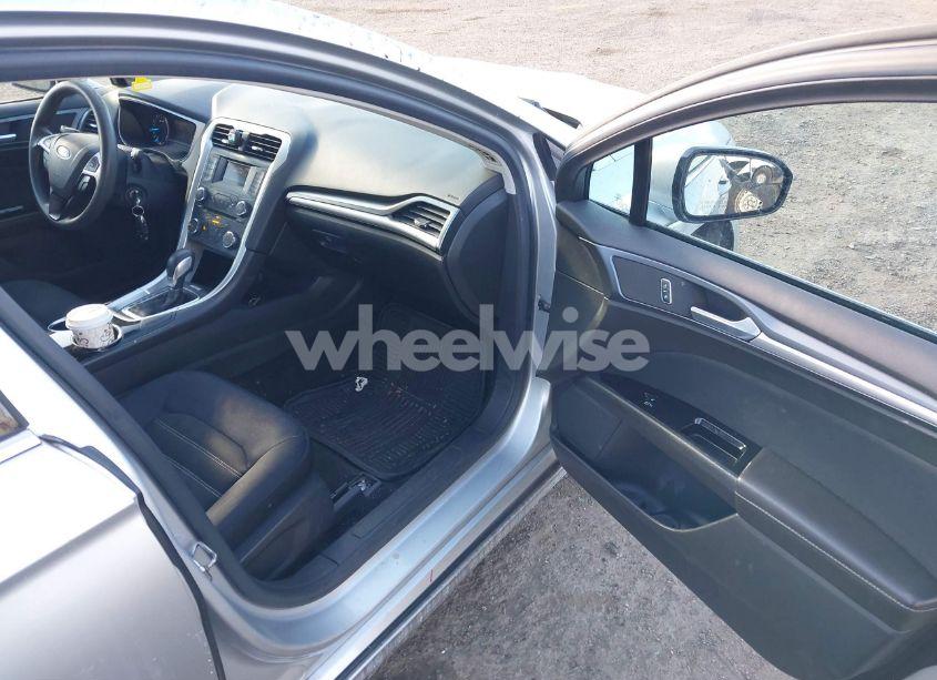 Photo 5 of 2013 Ford Fusion SE (VIN 3FA6P0H71DR211050)