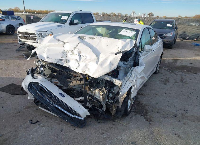 Photo 2 of 2013 Ford Fusion SE (VIN 3FA6P0H71DR214627)