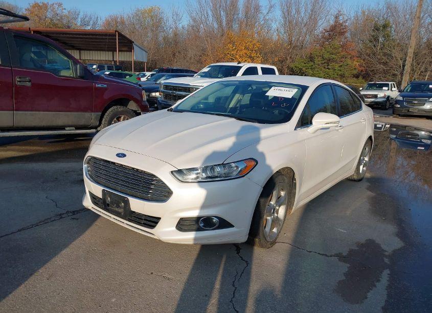Photo 2 of 2013 Ford Fusion SE (VIN 3FA6P0H71DR322990)