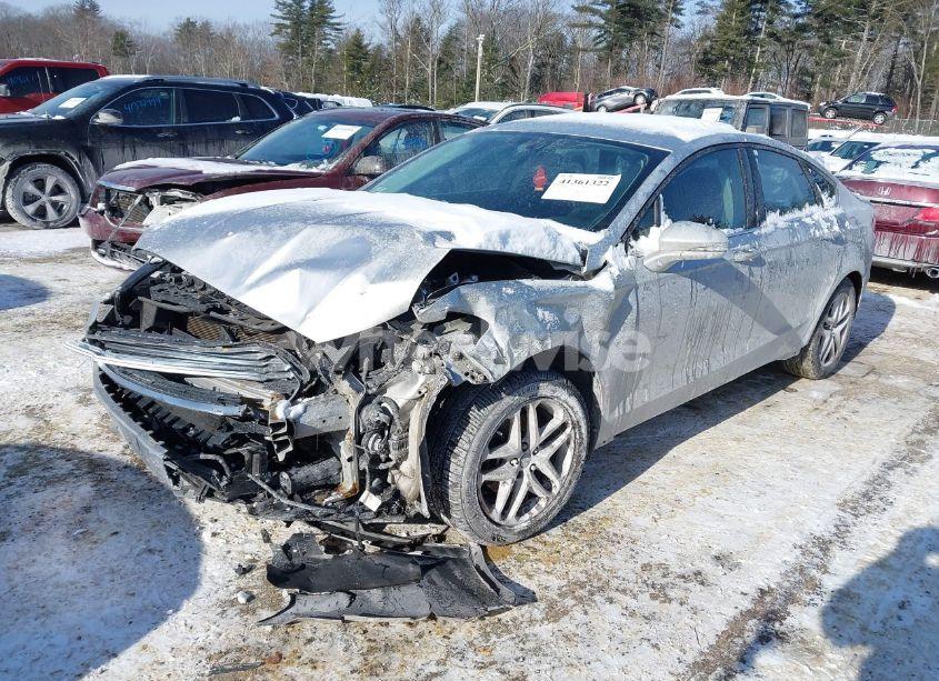 Photo 2 of 2013 Ford Fusion SE (VIN 3FA6P0H71DR331883)