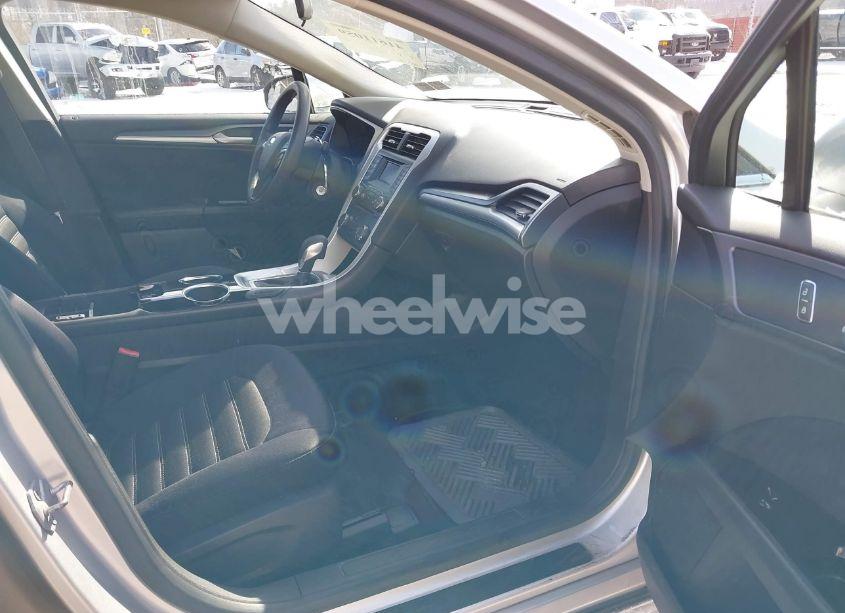 Photo 5 of 2014 Ford Fusion SE (VIN 3FA6P0H71ER113623)