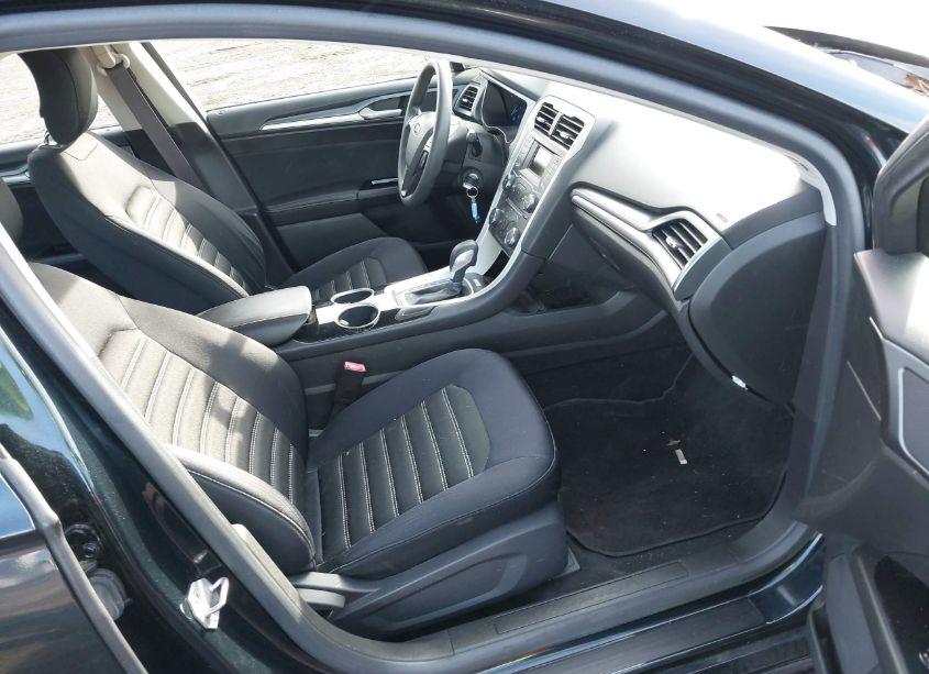 Photo 5 of 2014 Ford Fusion SE (VIN 3FA6P0H71ER132821)