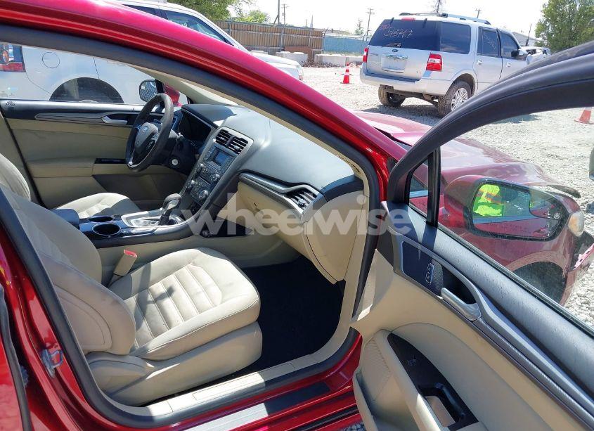 Photo 5 of 2014 Ford Fusion SE (VIN 3FA6P0H71ER135248)