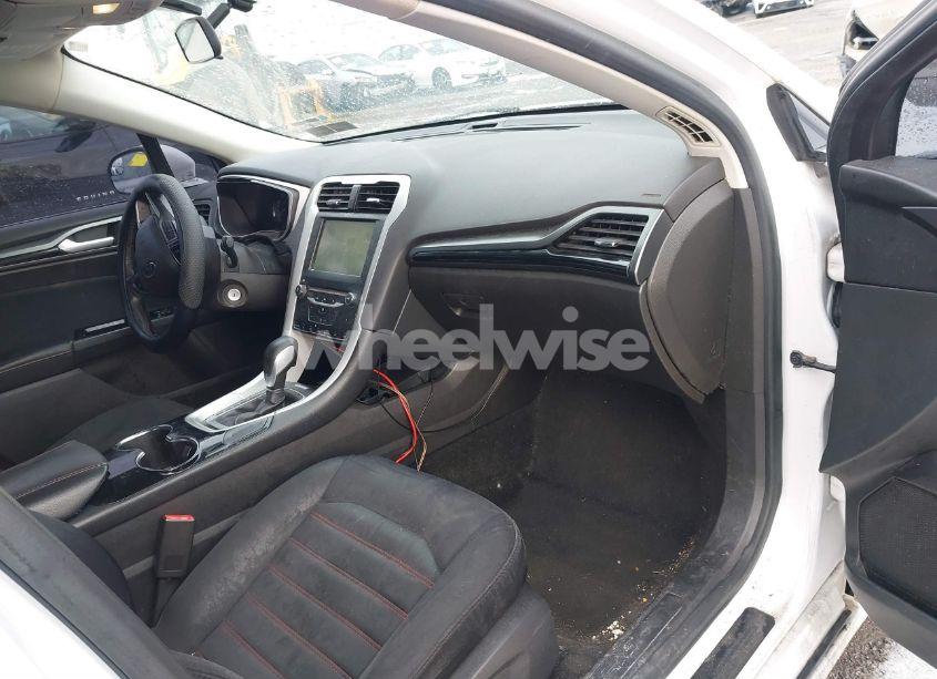 Photo 5 of 2014 Ford Fusion SE (VIN 3FA6P0H71ER362858)