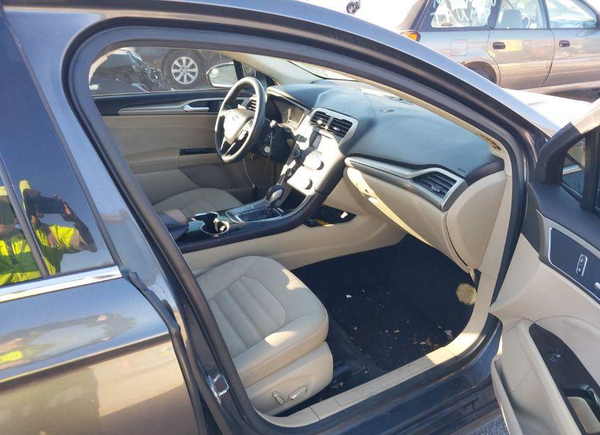 Photo 5 of 2015 Ford Fusion SE (VIN 3FA6P0H71FR260655)