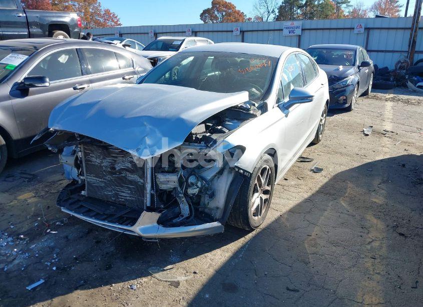 Photo 2 of 2016 Ford Fusion SE (VIN 3FA6P0H71GR129579)