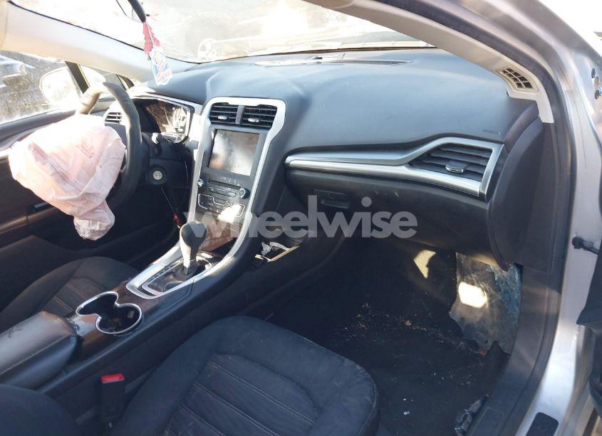 Photo 5 of 2016 Ford Fusion SE (VIN 3FA6P0H71GR129579)