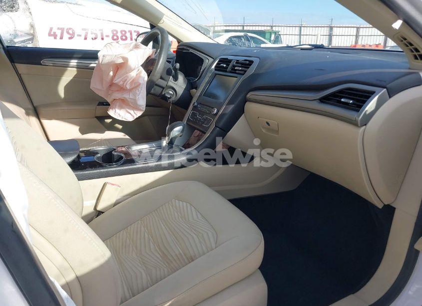 Photo 5 of 2016 Ford Fusion SE (VIN 3FA6P0H71GR190706)