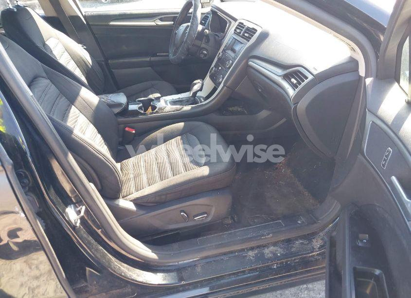 Photo 5 of 2016 Ford Fusion SE (VIN 3FA6P0H71GR199759)