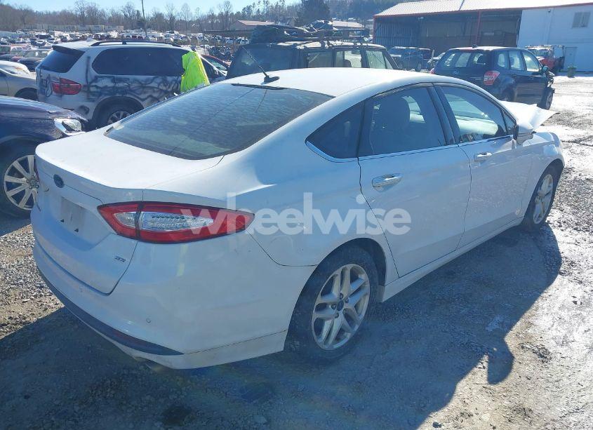 Photo 4 of 2016 Ford Fusion SE (VIN 3FA6P0H71GR210646)