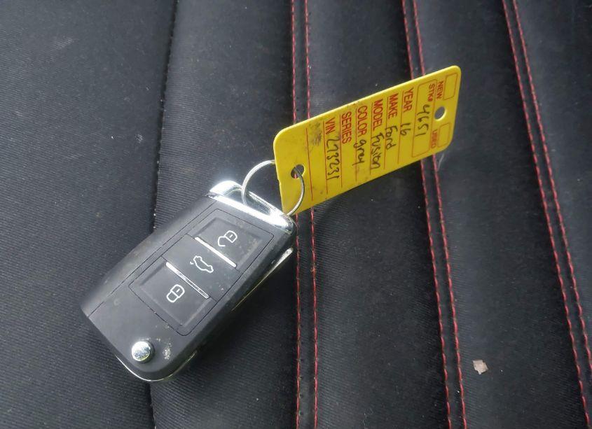 Photo 11 of 2016 Ford Fusion SE (VIN 3FA6P0H71GR273231)