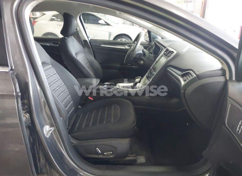 Photo 5 of 2016 Ford Fusion SE (VIN 3FA6P0H71GR290465)