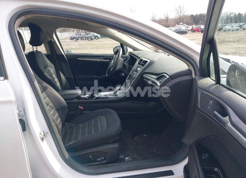 Photo 5 of 2016 Ford Fusion SE (VIN 3FA6P0H71GR358148)