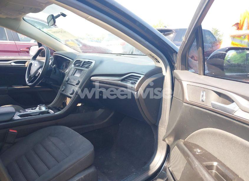 Photo 5 of 2017 Ford Fusion SE (VIN 3FA6P0H71HR135111)