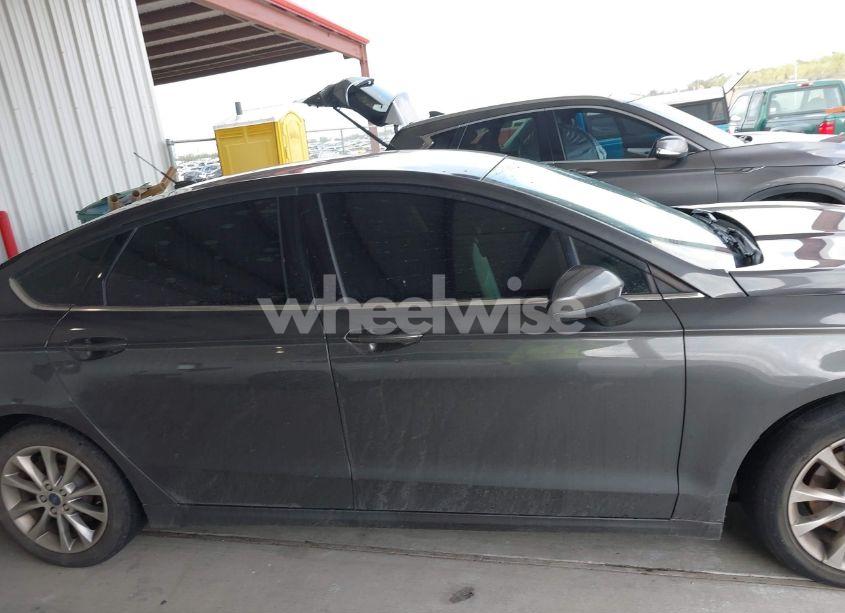 Photo 13 of 2017 Ford Fusion SE (VIN 3FA6P0H71HR144679)