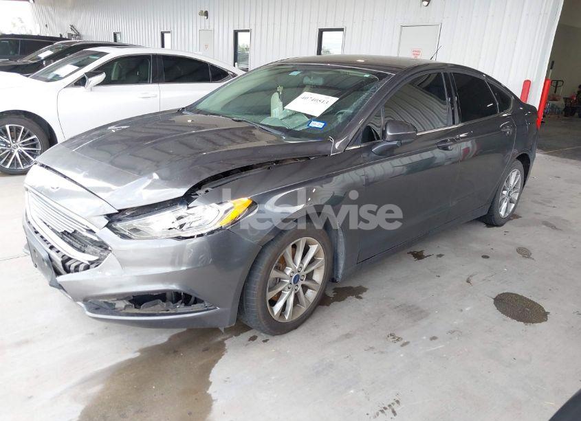 Photo 2 of 2017 Ford Fusion SE (VIN 3FA6P0H71HR144679)