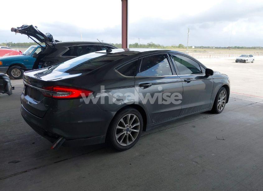 Photo 4 of 2017 Ford Fusion SE (VIN 3FA6P0H71HR144679)