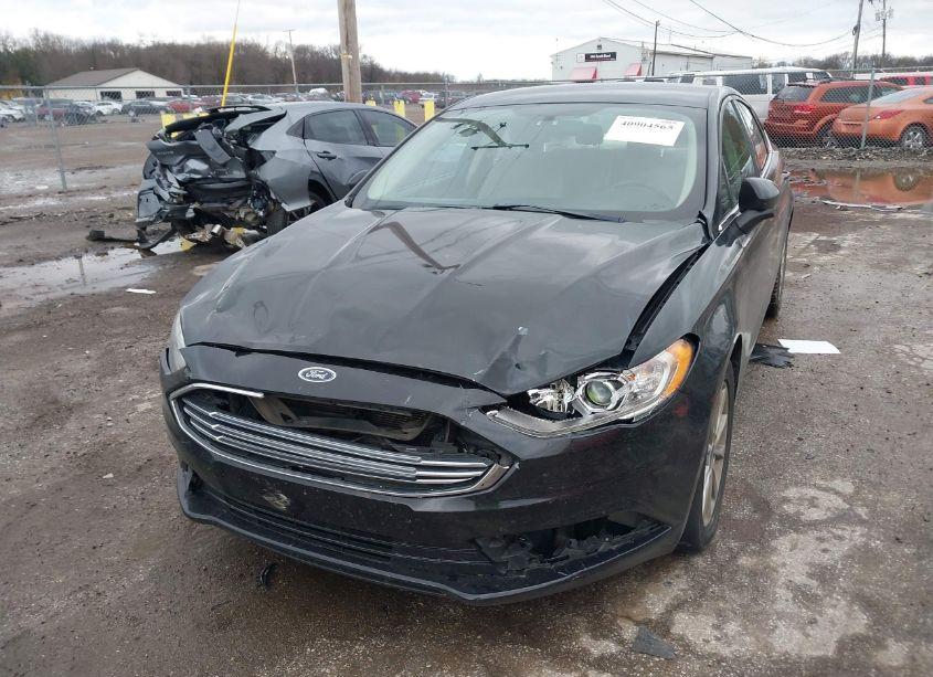 Photo 2 of 2017 Ford Fusion SE (VIN 3FA6P0H71HR146786)