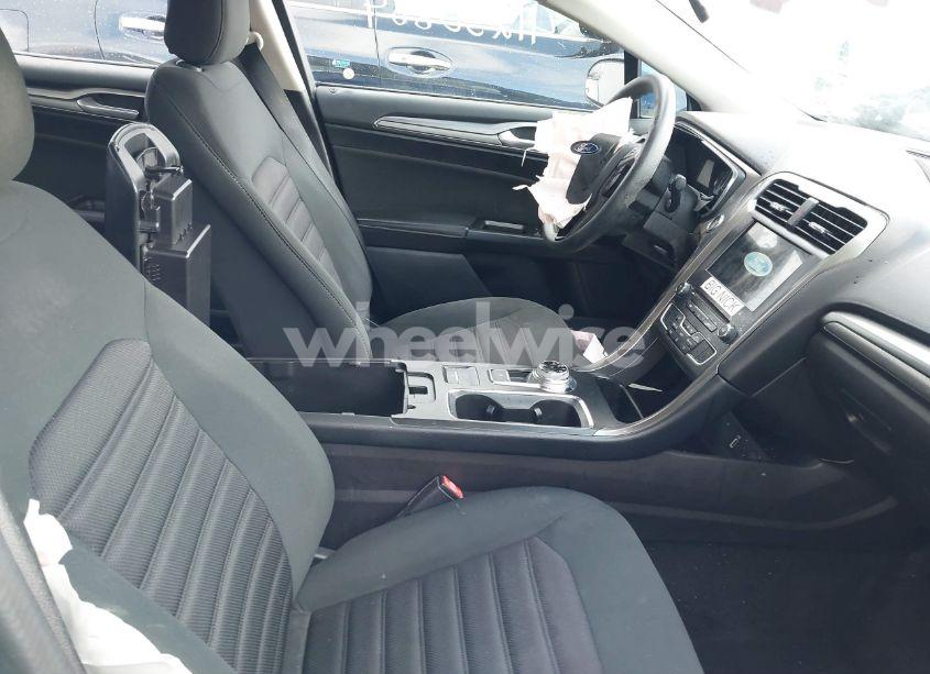 Photo 5 of 2017 Ford Fusion SE (VIN 3FA6P0H71HR153883)