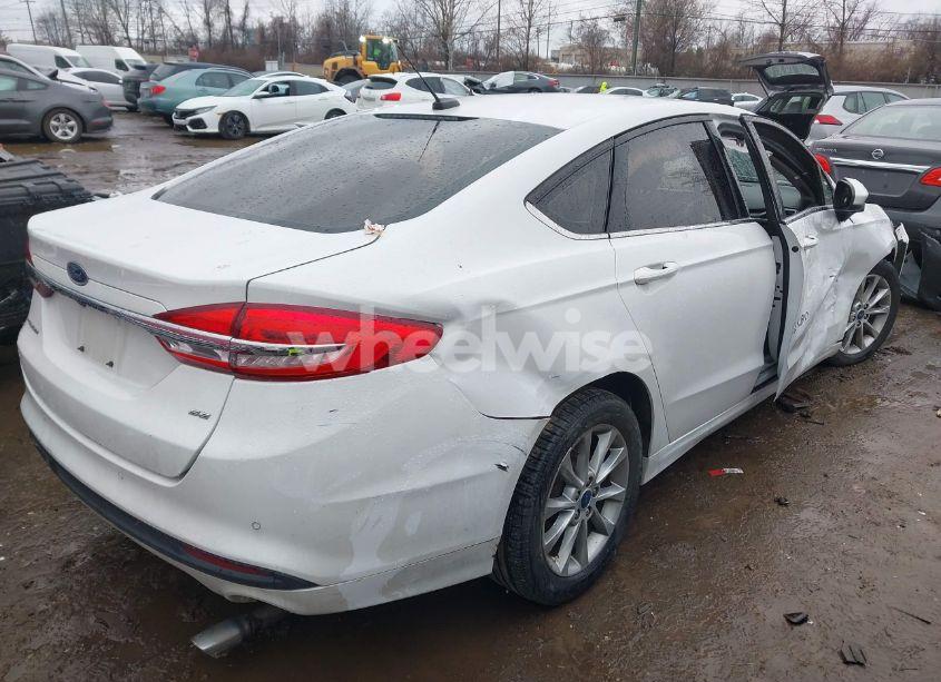 Photo 4 of 2017 Ford Fusion SE (VIN 3FA6P0H71HR169730)