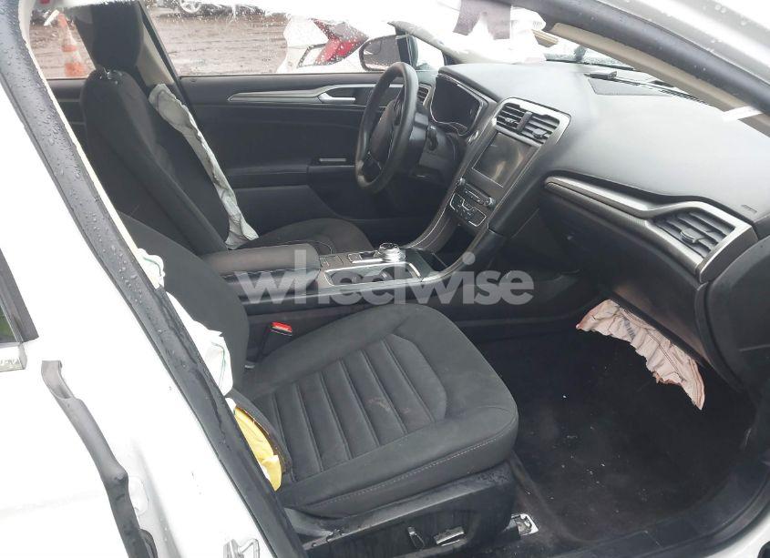 Photo 5 of 2017 Ford Fusion SE (VIN 3FA6P0H71HR169730)