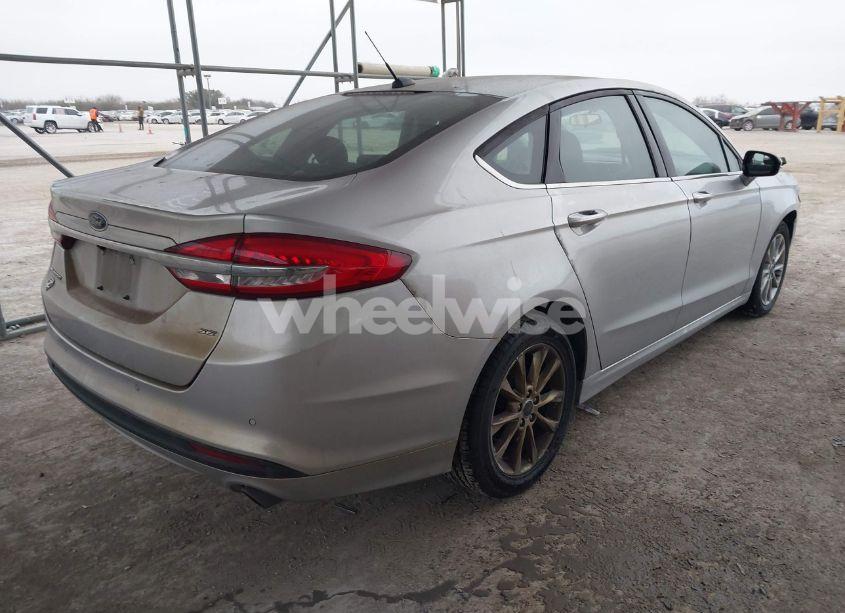 Photo 4 of 2017 Ford Fusion SE (VIN 3FA6P0H71HR214150)