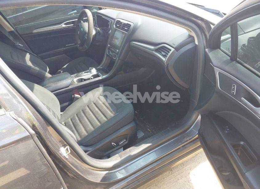 Photo 5 of 2017 Ford Fusion SE (VIN 3FA6P0H71HR410878)