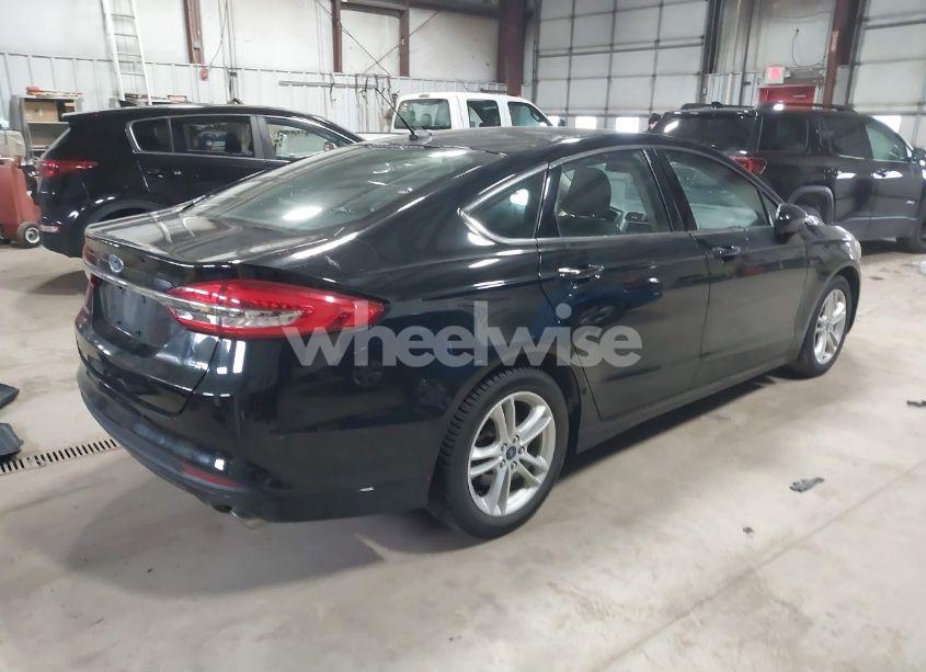 Photo 4 of 2018 Ford Fusion SE (VIN 3FA6P0H71JR114541)