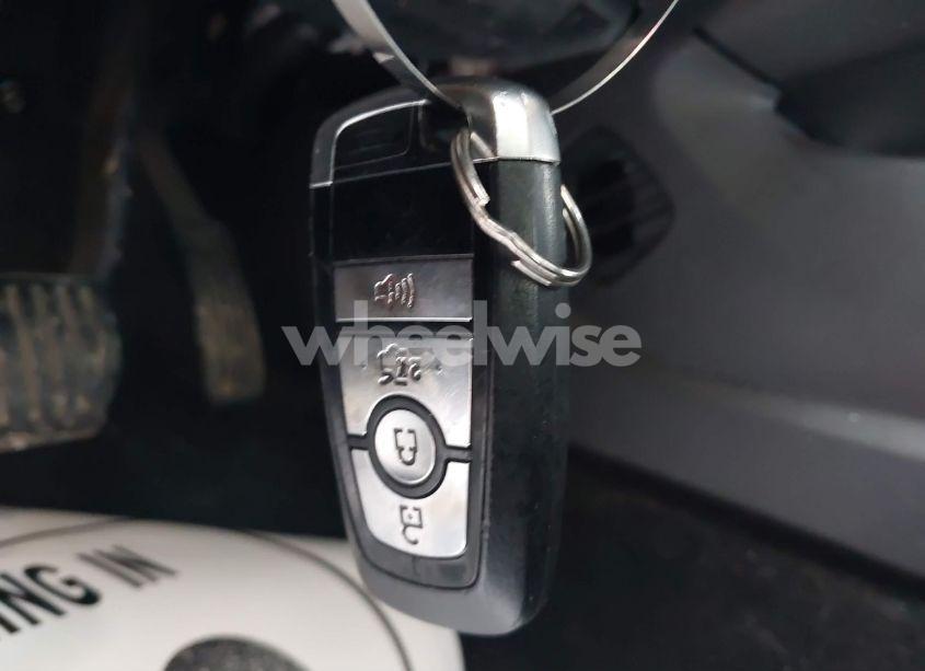 Photo 11 of 2018 Ford Fusion SE (VIN 3FA6P0H71JR135745)